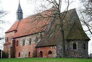 Seitenansicht der Kirche St. Laurentius in Süsel (aus Südost)