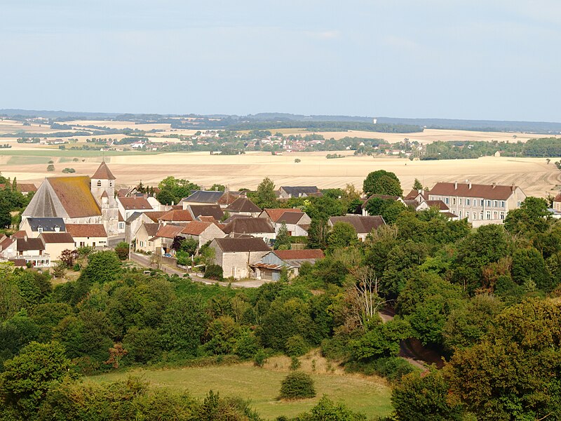 File:Taingy-FR-89-le centre du bourg-01.jpg