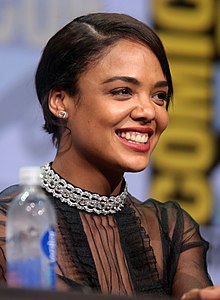 Tessa Thompson, Gage Skidmore 2.jpg tarafından