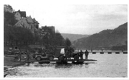 Tập tin:The 289th Engineer Combat Battalion ferrying troops and vehicles over the Neckar River at Heidelberg.jpg