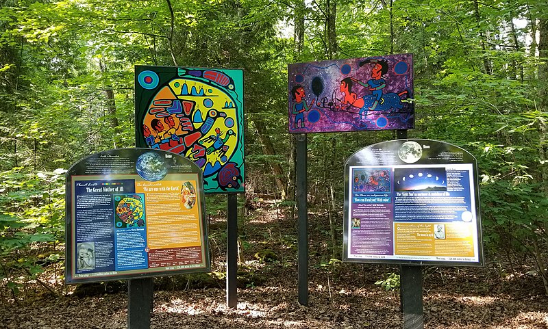 File:The Headlands International Dark Sky Park - Interpretive Sign Array.jpg