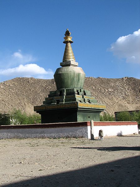 File:Tibet - Trek 1 - 36 Chorten at Samye Monastery (150286358).jpg