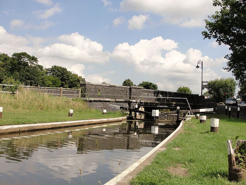 File:Town Lock Weybridge - panoramio.jpg