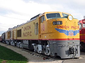 伊利诺伊铁道博物馆陈列的曾由联合太平洋铁路使用的UP 18号电力传动燃气涡轮机车。