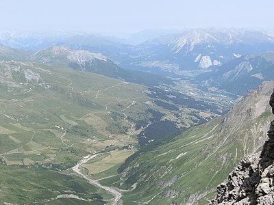 Blick ins Val Nandro (Skigebiet Savognin), ins Oberhalbstein und nach Lenzerheide.