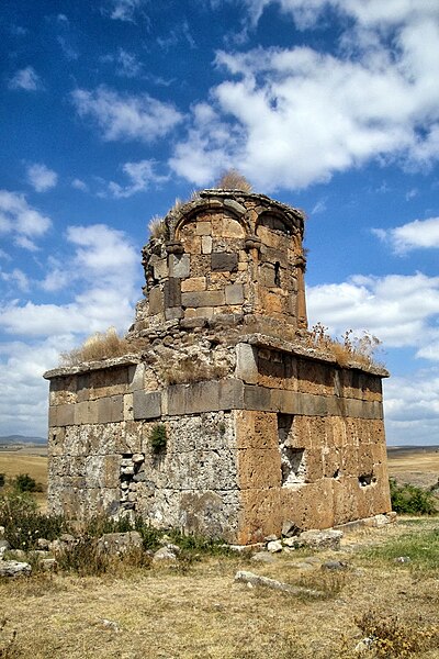 File:Vanotca, Mausoleum, 2013.08.27 - panoramio (1).jpg