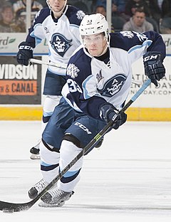 Photographie couleur d'un joueur de hockey sur glace