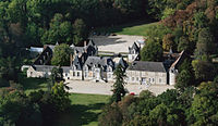 Villesavin castle, aerial view cropped.jpg