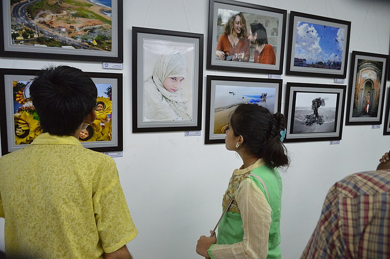 File:Visitors At Inaugural Day - 45th PAD Group Exhibition - Kolkata 2019-06-01 1557.JPG