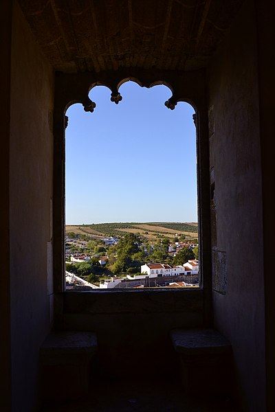 File:Vista através da janela manuelina.jpg