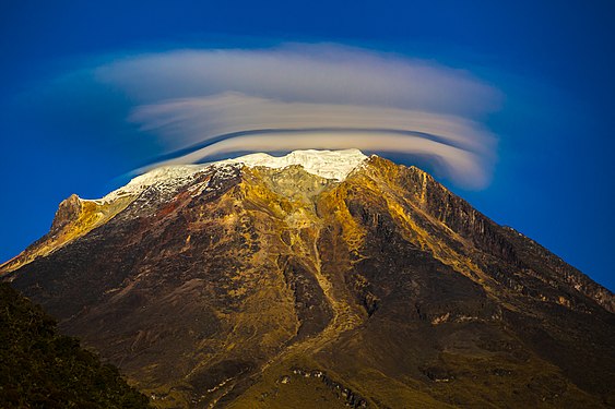 Volcán Nevado del Tolima al Amanecer en el Parque Nacional Natural Los Nevados Fotógrafo: Ulughmuztagh