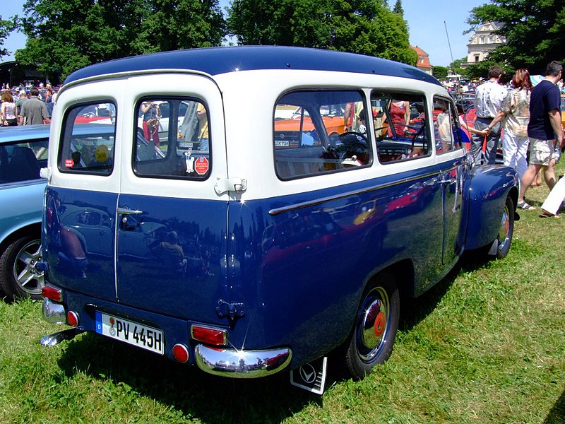 Der Buckelvolvo 800px-Volvo_PV445_1957_2