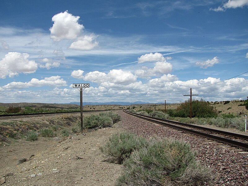 File:Waldo sign along the BNSF Railroad Tracks, Waldo NM.jpg