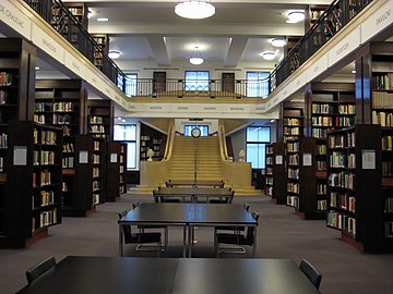 Salle de lecture de la bibliothèque.
