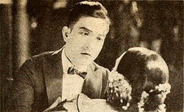 Où les lumières sont bas (1921) - Hayakawa.jpg