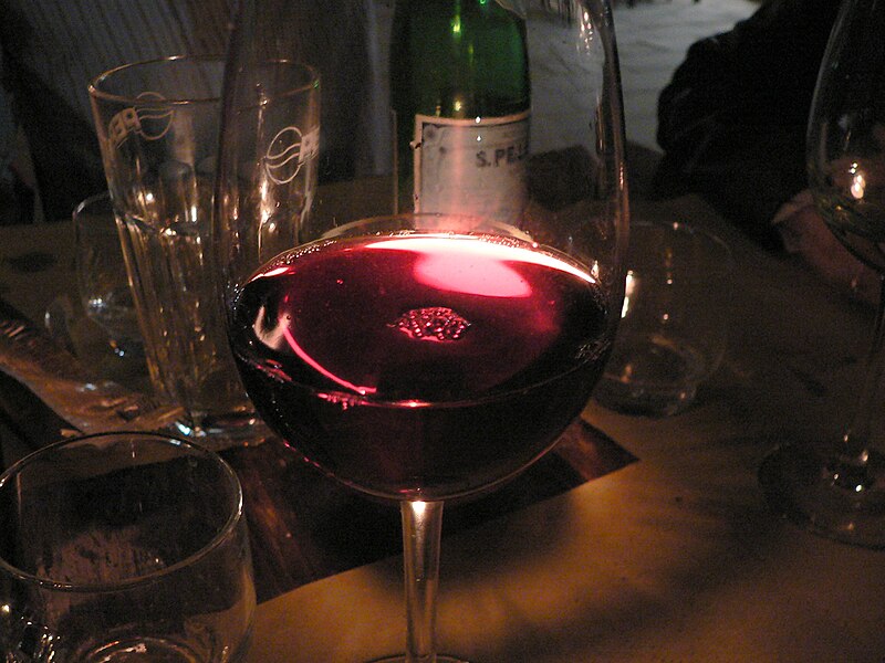 File:Wine in Venice (5121663638).jpg