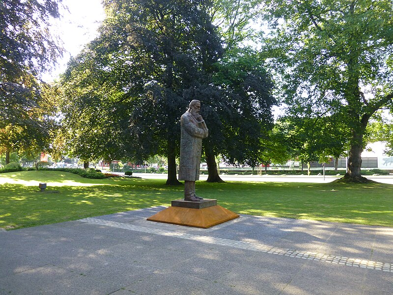 File:Wuppertal Engelsgarten 2014 038.JPG