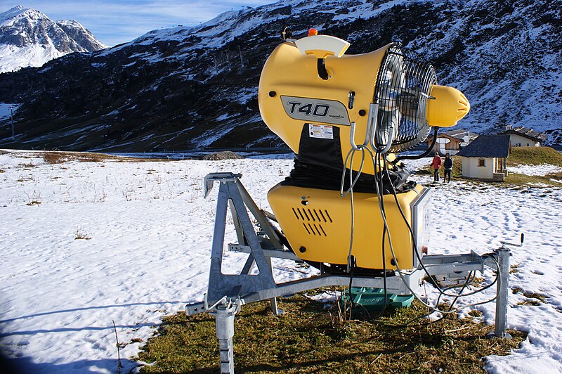 File:Zuers-Snow cannon Technoalpin T40-01ASD.jpg