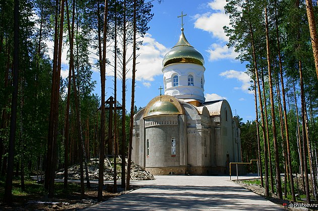 Среднеуральский женский монастырь. Храм Спорительница хлебов Среднеуральск. Женский монастырь в Среднеуральске. Среднеуральский монастырь храм.