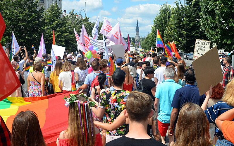 File:02018 0150 Czestochowa Pride-Parade.jpg