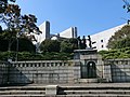 037 広告記念像と最高裁判所 - panoramio.jpg