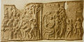 Tafel / Plate LIII Deutsch: Adlocutio an das Heer; Römische Soldaten an einer Quelle; Unterwerfung des dakischen Volkes English: The emperor addresses his army; Roman soldiers at a spring; Subjugation of the Dacian people