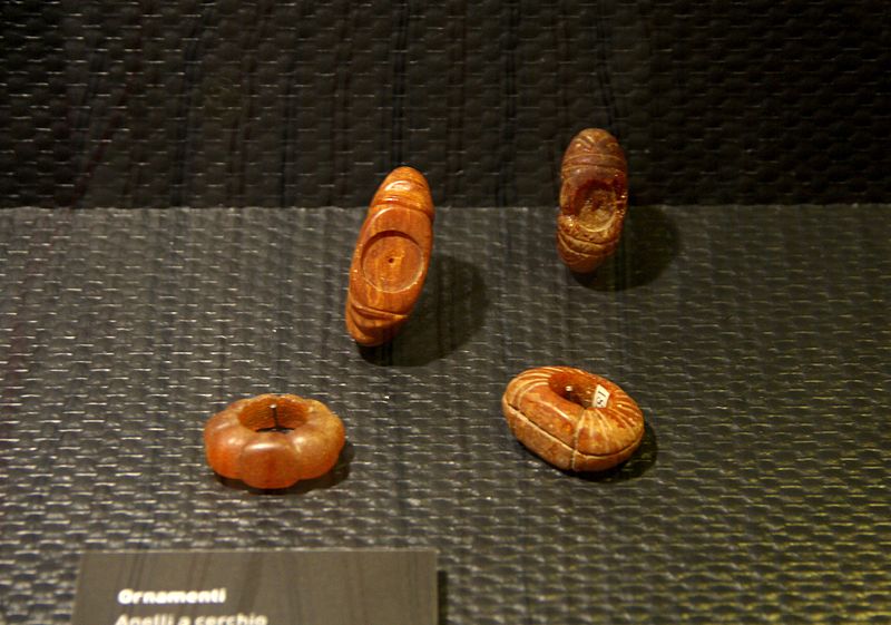 File:1135 - Archaeological Museum, Udine - Ancient Roman amber rings - Photo by Giovanni Dall'Orto, May 29 2015.jpg