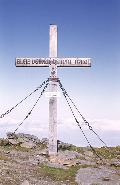 File:1956-08-06 02 Gipfelkreuz des Großen Speikkogels.jpg