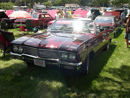 ไฟล์:1965_Buick_Special_convertible.JPG