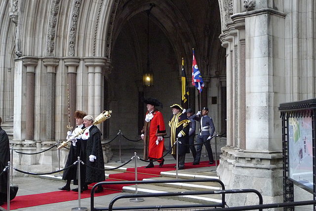 The Swordbearer and Macebearer walk ahead of the Lord Mayor, who is escorted by his ward beadle