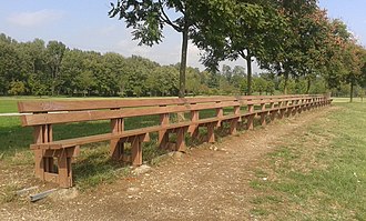 The longest recycled plastic bench 20150914 142048 resized 02.jpg