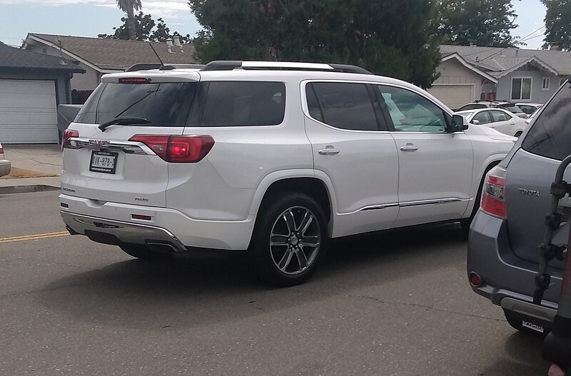 File:2019 GMC Acadia AWD from Mexico.jpg