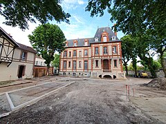 Cour en travaux, en mai 2021