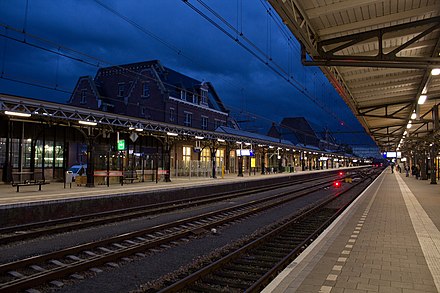 Platforms in Roosendaal at night