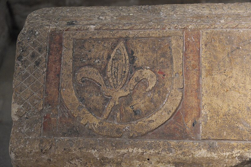 File:Aguilar de Campoo Santa María la Real Tomb 654.jpg