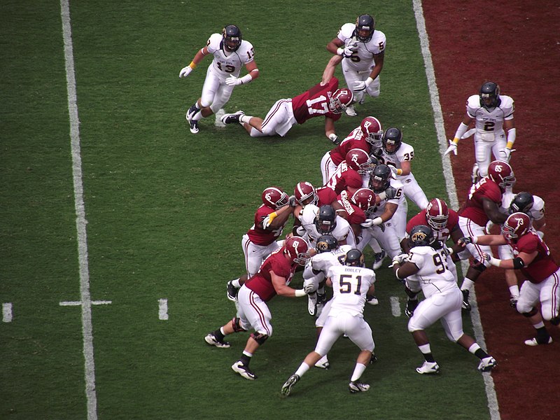 File:Alabama on offense against Kent State 9-3-2011.jpg