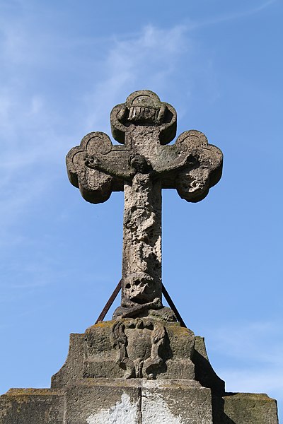 File:Alter Friedhof an der Westseite der Kirche in Gelsdorf (5).jpg