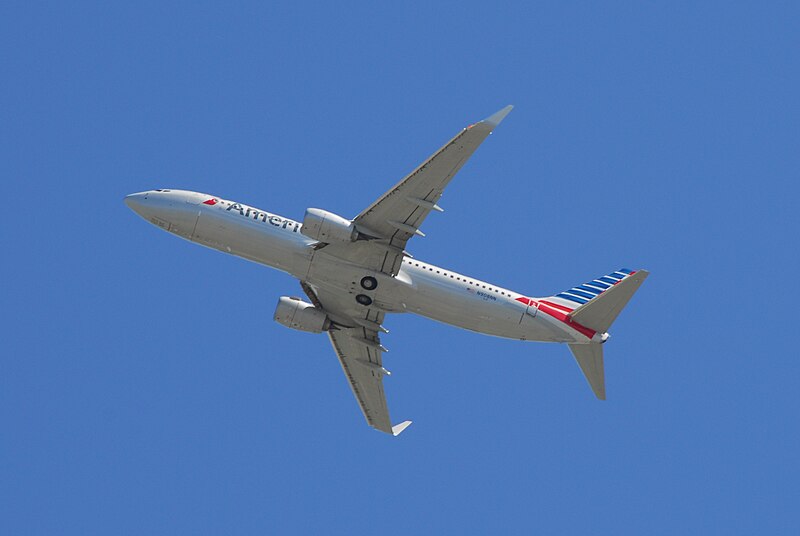 File:American Airlines B737-823 (N908NN) taking off from Toronto Pearson International Airport (1).jpg