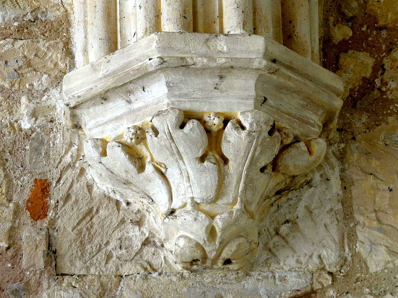 File:Asnières-sur-Oise (95), abbaye de Royaumont, galerie-parloir, cul-de-lampe d'un doubleau 3.JPG