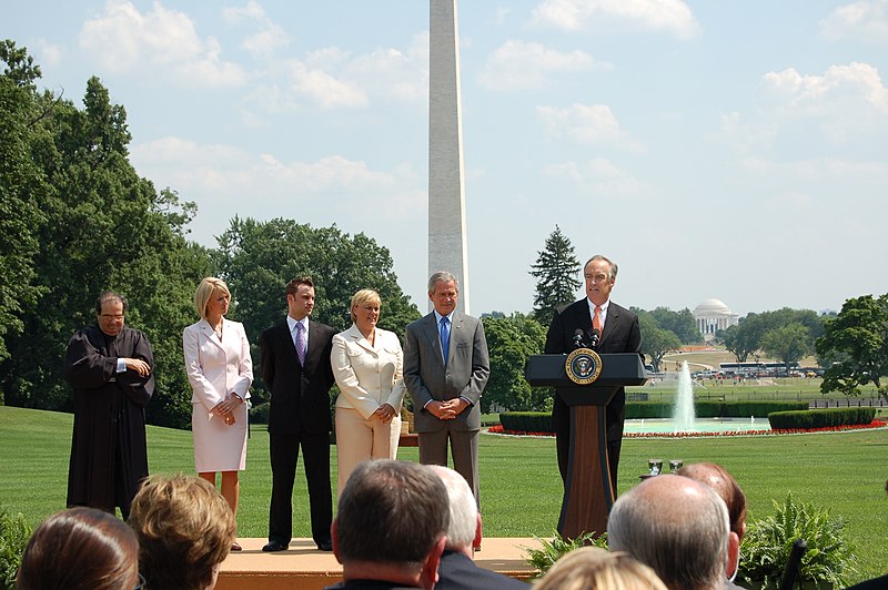 File:Assignment- 48-DPA-SOI K WH Swear In2) Swearing-in ceremony, (reception for) Secretary Dirk Kempthorne, (with President George W. Bush, Supreme Court Justice Antonin Scalia, Interio - DPLA - 1cf90d5785768f3355c74bd4dce89f6d.JPG