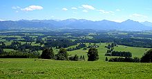 Blick vom Südhang des Auerbergs zu den Ammergauer Alpen