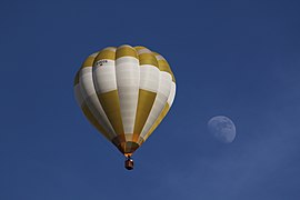 Balloon and Moon over Speyer.jpg