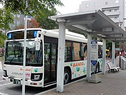 Bando Bus 338 di Abiko Station 02.jpg