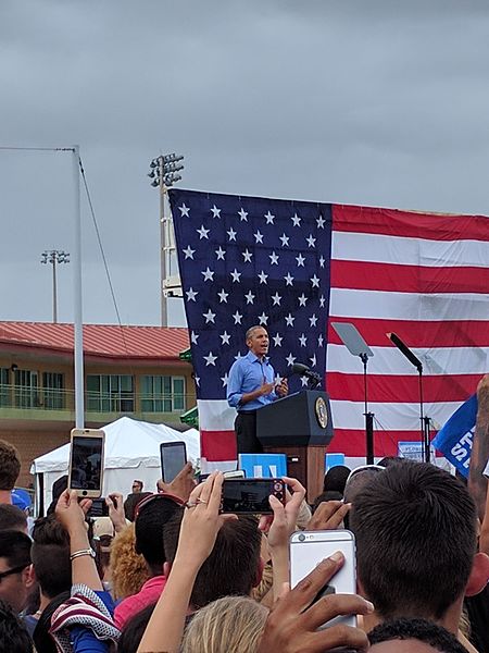 File:Barack Obama in Kissimmee (30824653075).jpg