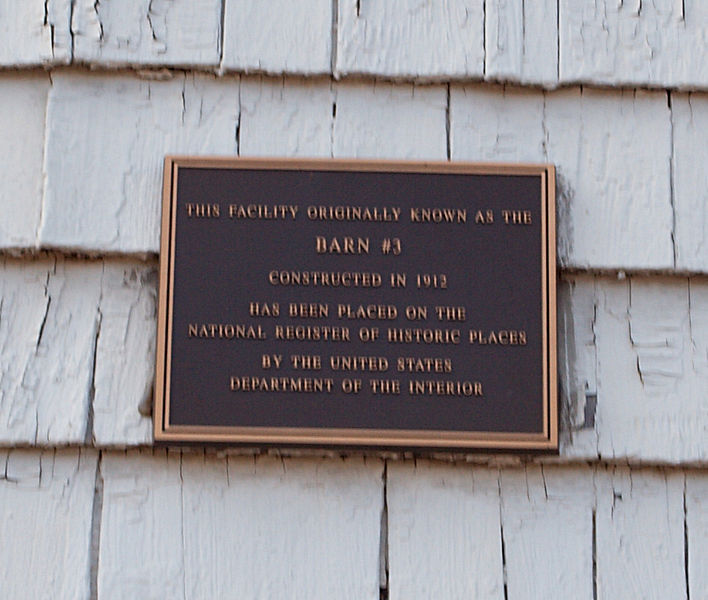 File:Barn3 plaque 4355.jpg