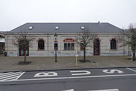 Ancien bâtiment de service.