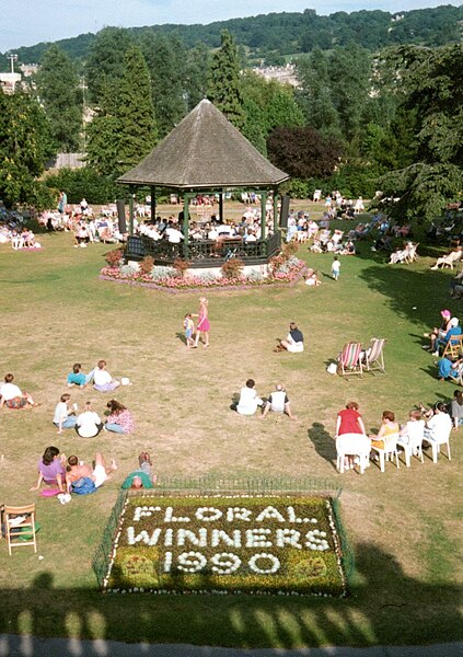 File:Bath--Somerset--England--Floral-winners.JPG