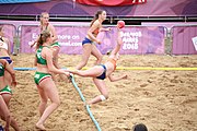 Deutsch: Beachhandball bei den Olympischen Jugendspielen 2018; Tag 6, 12. Oktober 2018; Mädchen, Hauptrundenspiel – Ungarn-Niederlande 2:1 English: Beach handball at the 2018 Summer Youth Olympics at 12 October 2018 – Girls Main Round – Hungary-Netherlands 2:1