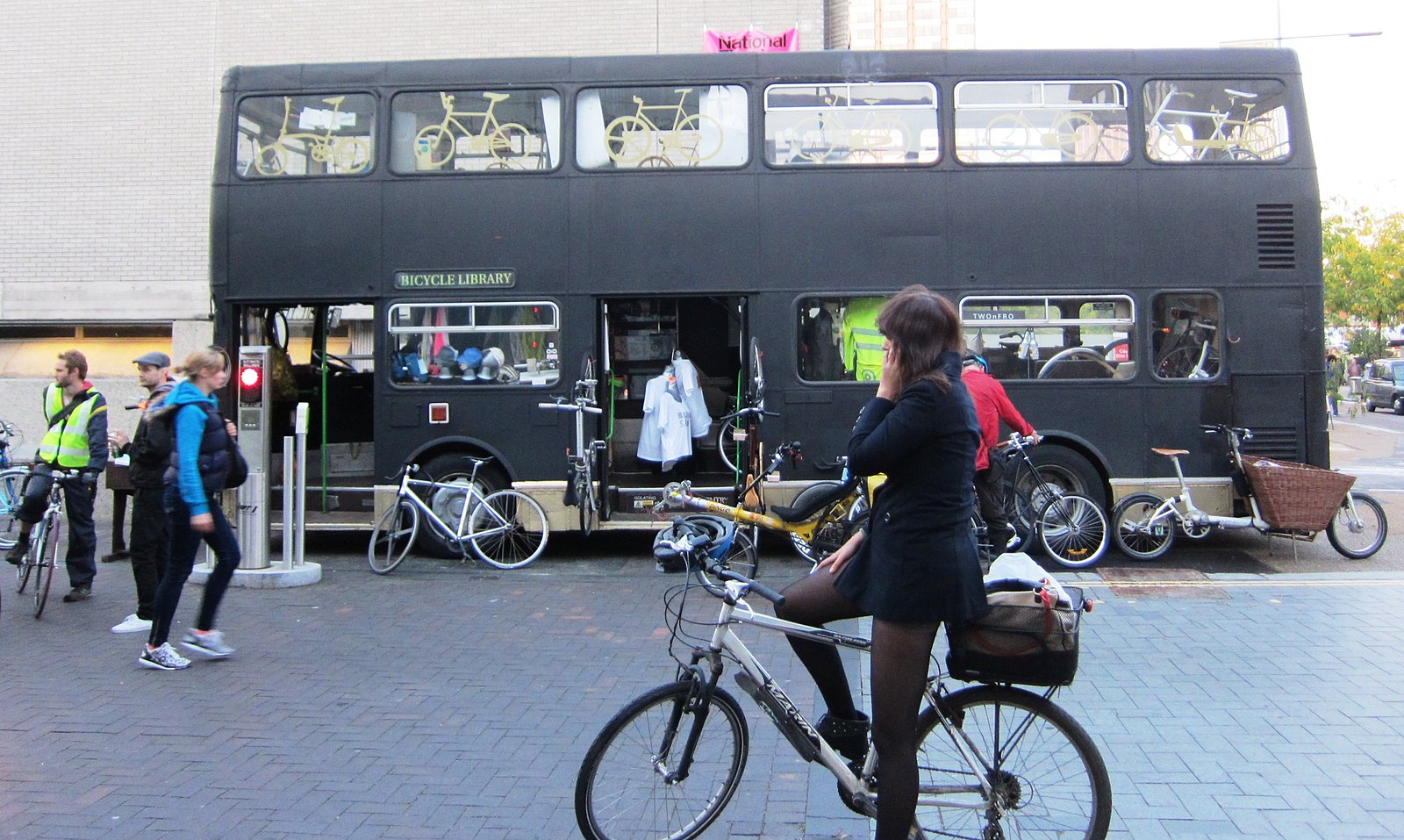 Вело кредит. Библиотека на велосипеде. Bicycle Library. Danes are Fans of Bicycles. Велосипед Фейсбук Петрова 26.