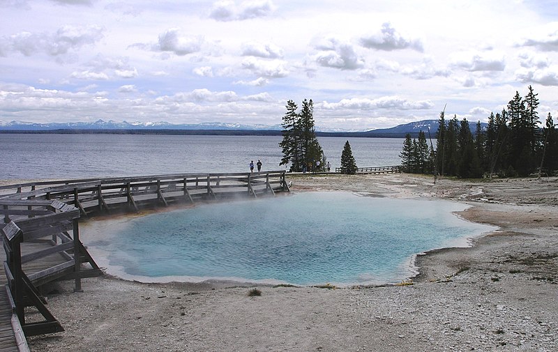 File:Black Pool hot spring in West Thumb Geyser Basin.JPG